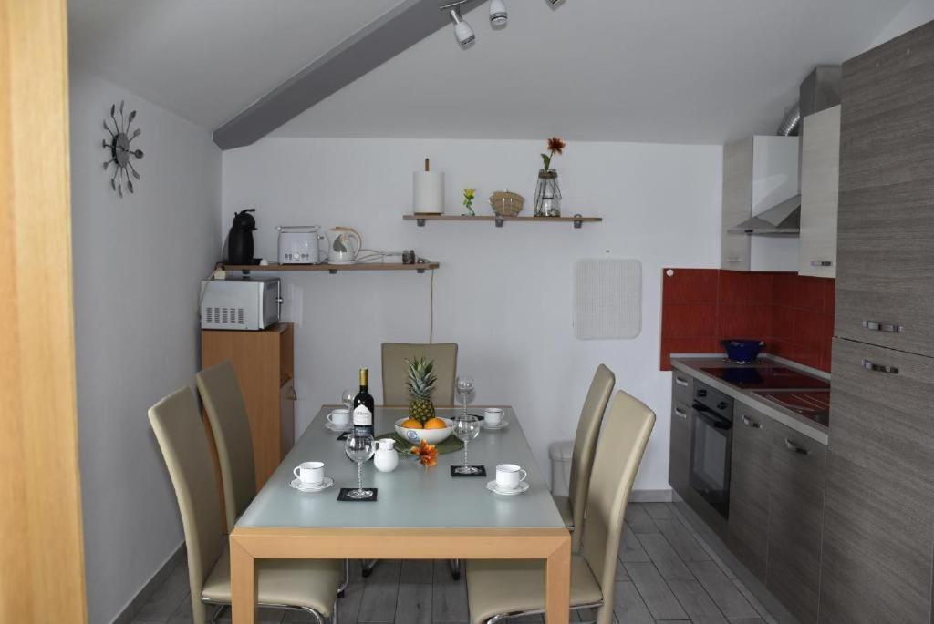 Apartmani Mira 클레노비차 외부 사진