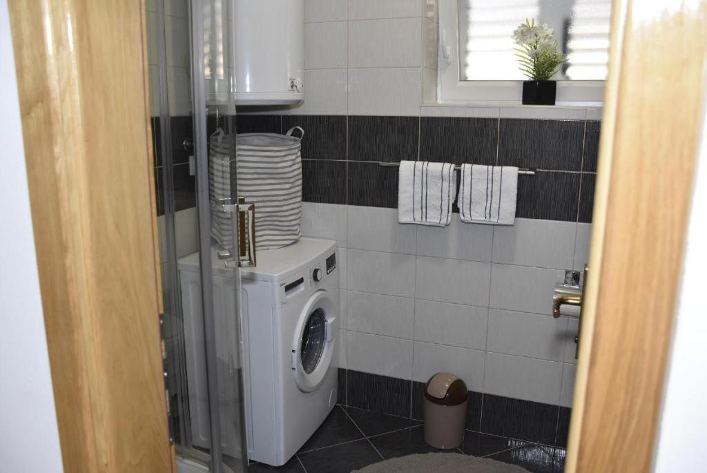 Apartmani Mira 클레노비차 외부 사진