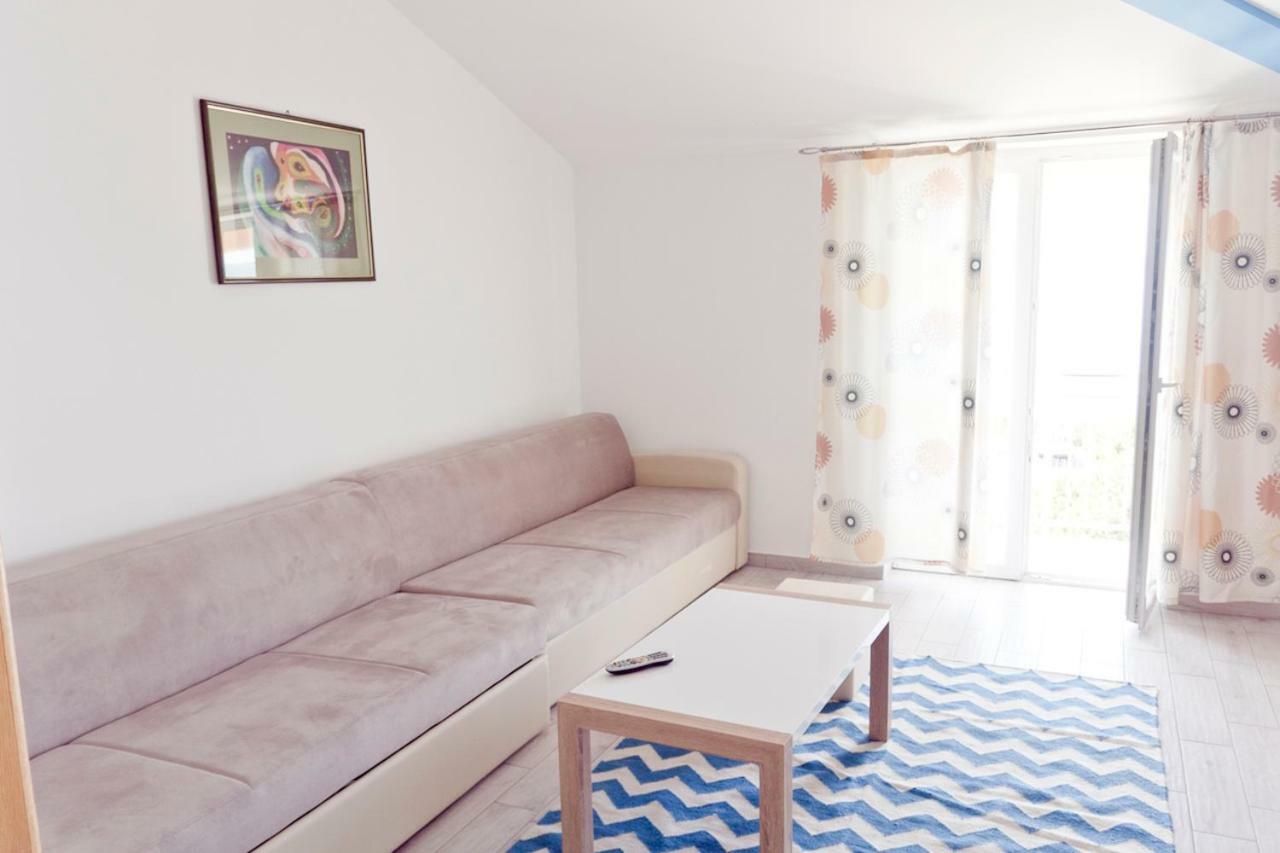 Apartmani Mira 클레노비차 외부 사진