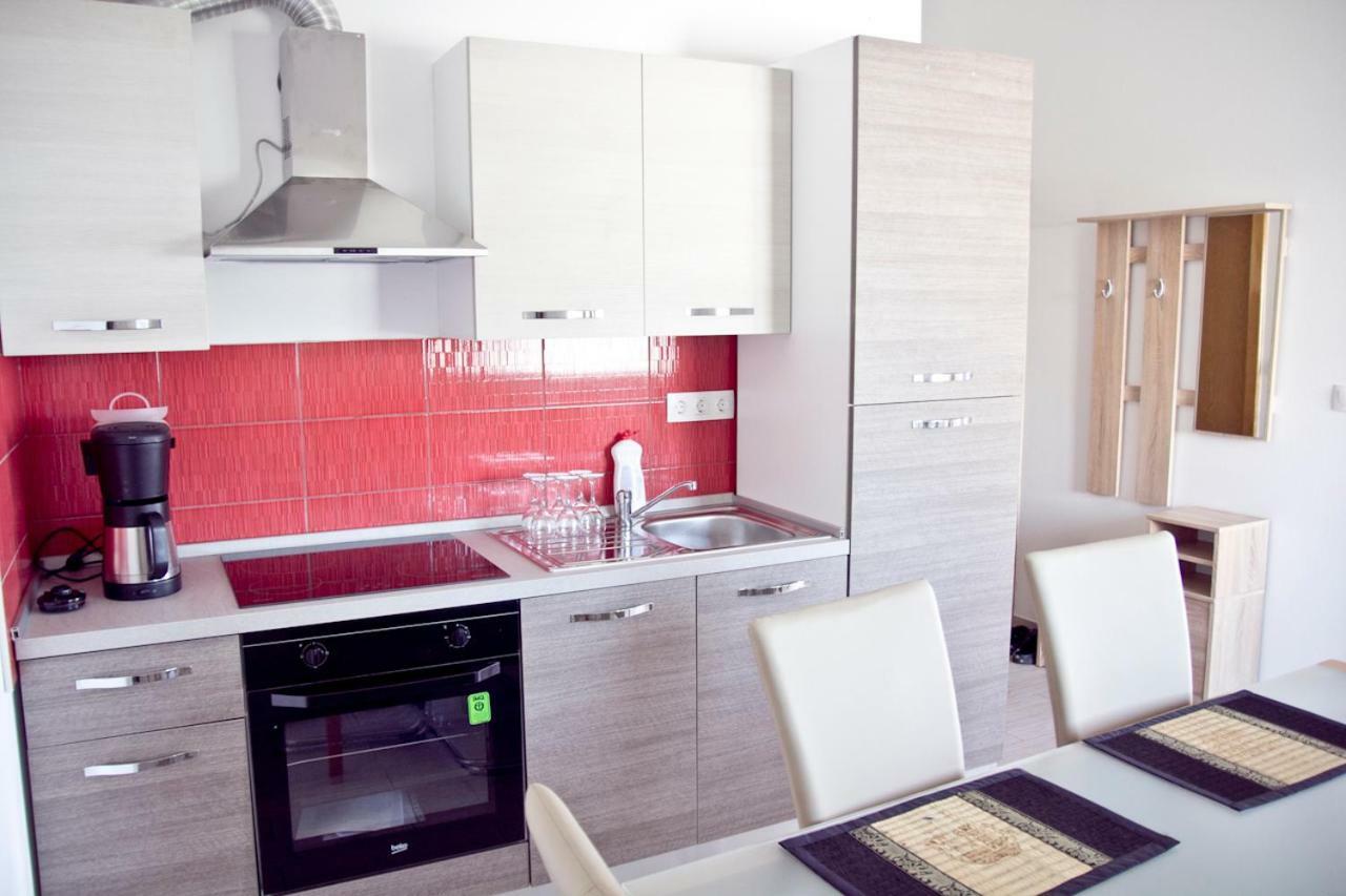 Apartmani Mira 클레노비차 외부 사진
