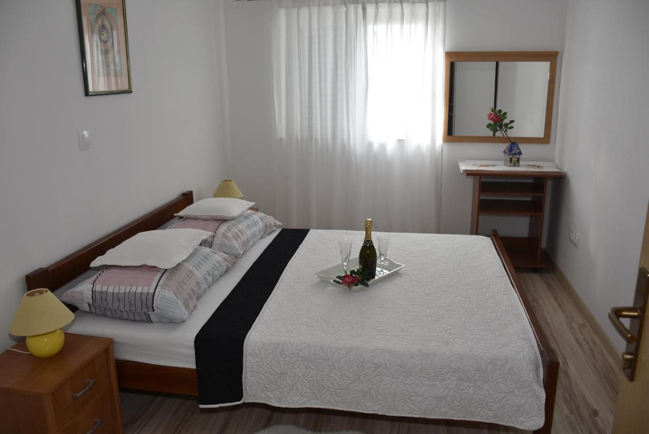 Apartmani Mira 클레노비차 외부 사진